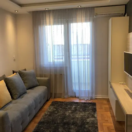 5 Stars With Free Garage Place Apartment Novi Sad