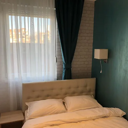 5 Stars With Free Garage Place